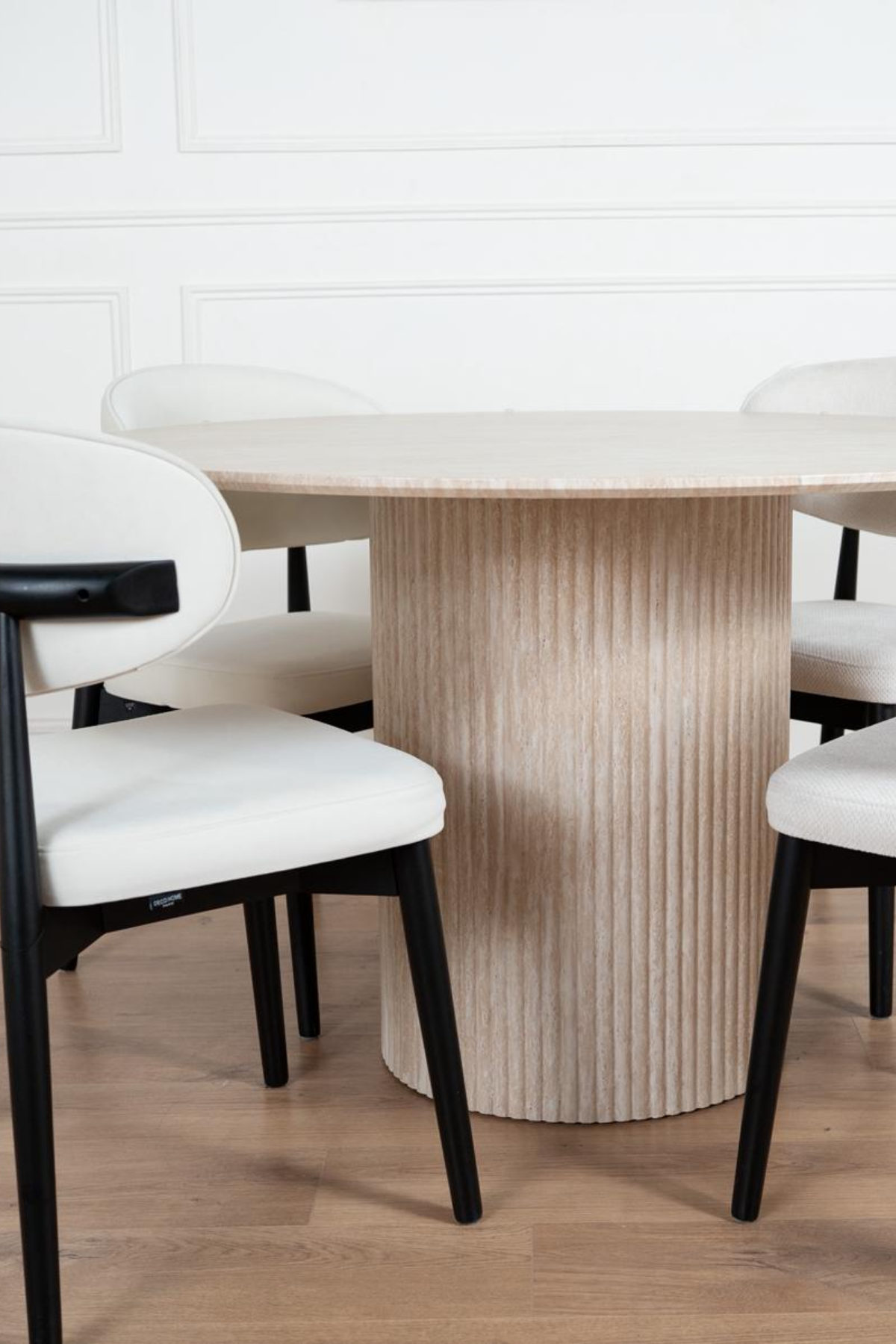 TABLE A MANGER PILLARD RONDE 2