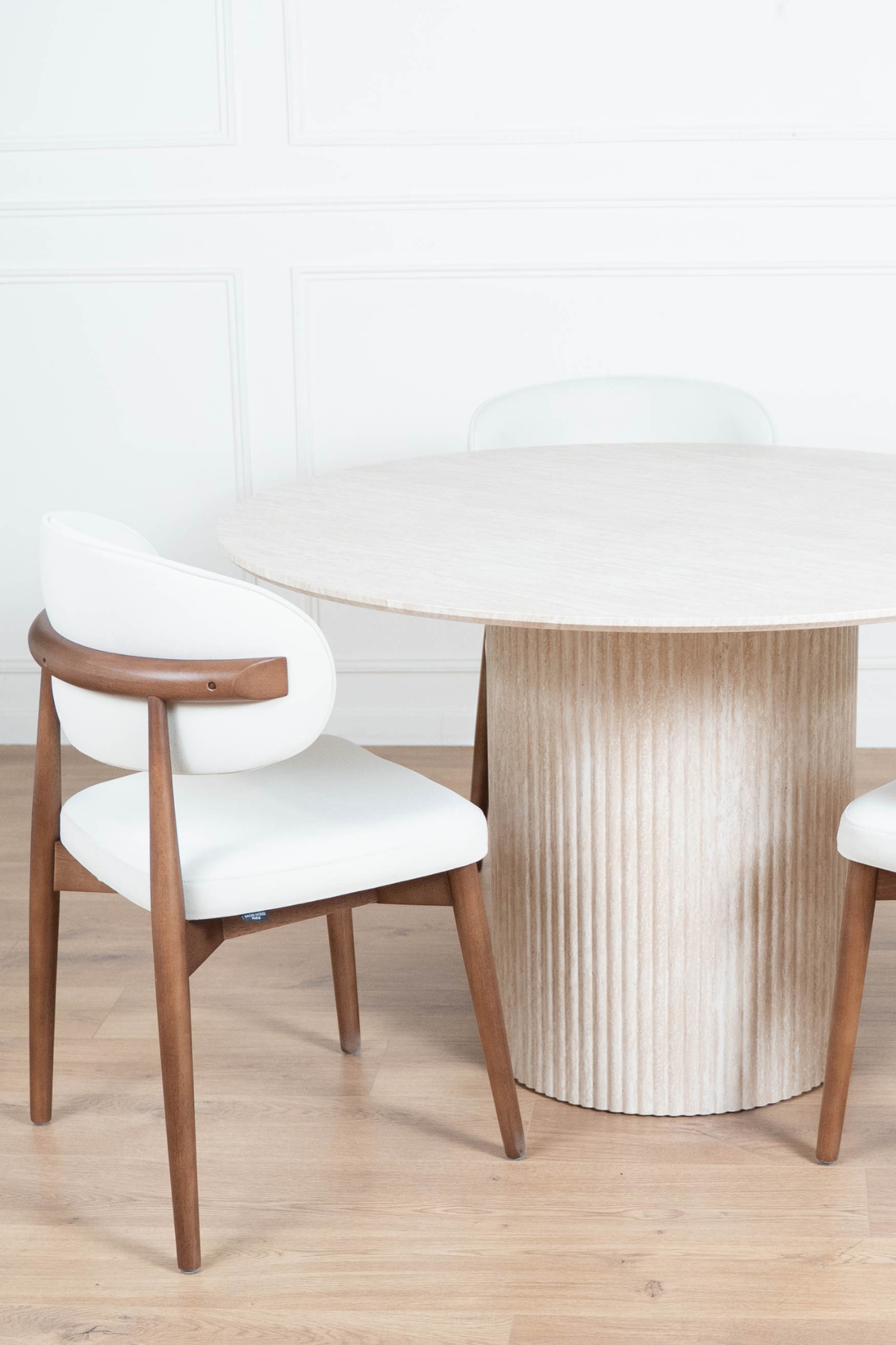 TABLE A MANGER PILLARD RONDE 1