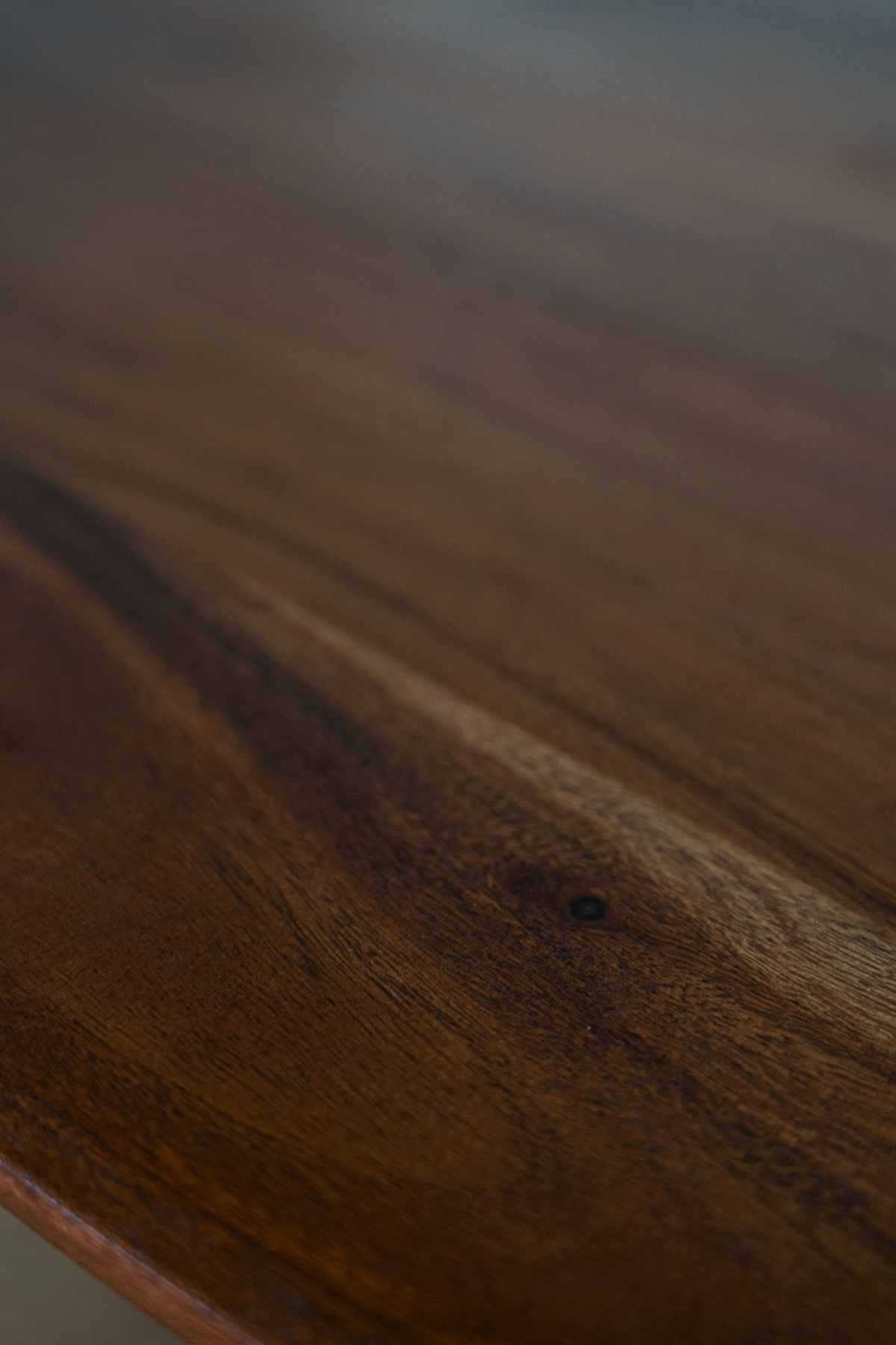 zoom Table basse Maria en bois d'Acacia marron, forme organique et pieds forme arche. Minimaliste, Japandi